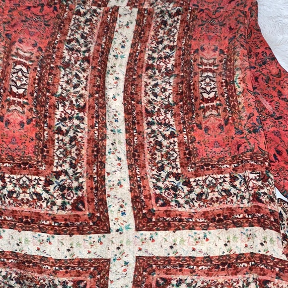 Tolani  boho beautiful 100 percent Silk button up blouse Size XS - Picture 6 of 9